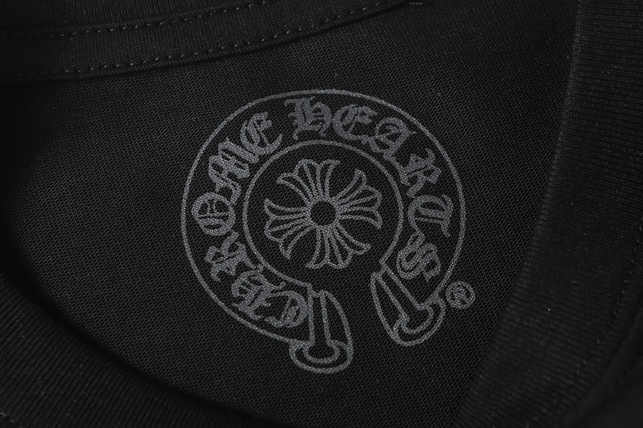 P160 Cross-border quantity model. Those who pursue quality, please do not place an order. -Chrome Hearts/Chrome Hearts Sanskrit Sanskrit Cross✝️Print popular long-sleeved T-shirt -High weight, high density and high quality. The wool is soft, delicate and skin-friendly. It feels soft and silky. It has excellent warmth and skin-friendly properties.